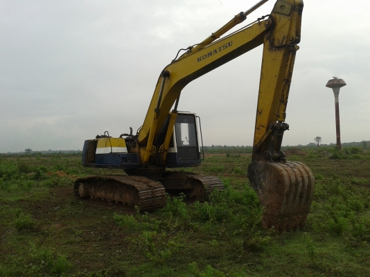 ขาย PC 200 - 5 คอนโทรลยาว แอร์พร้อม ช่วงล่างเต็ม ดูรถได้ที่หน้างานทำงานทุกวัน