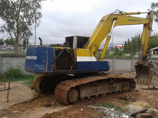 ขาย PC 200 - 5 คอนโทรลยาว แอร์พร้อม ช่วงล่างเต็ม ดูรถได้ที่หน้างานทำงานทุกวัน