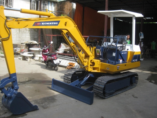 ขายรถขุดดินBACKHOE KOMATSU PC15-5  พร้อมใช้งาน