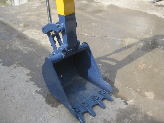 ขายรถขุดดินBACKHOE KOMATSU PC15-5  พร้อมใช้งาน