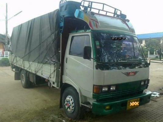 HINO KM 545 - 117 HP WO4D รถบรรทุก 6 ล้อ กระบะคอกเหล็กความยาว 5.50 เมตร เครื่องแห้งแรงดีมากครับ ภายในเก๋งคอนโซลสวยครบพร้อมสะอาดดี เกียร์ยาวบังคับง่ายไม่มีปัญหา ช่วงล่างใหญ่คัชซีสวย ยาง 8.25 ขอบ 16 สภาพดีพร้อมใช้งาน เอกสารทะเบียนภาษีครบพร้อมโอน ราคาต่อรองไ