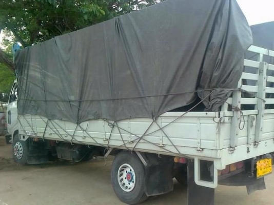 HINO KM 545 - 117 HP WO4D รถบรรทุก 6 ล้อ กระบะคอกเหล็กความยาว 5.50 เมตร เครื่องแห้งแรงดีมากครับ ภายในเก๋งคอนโซลสวยครบพร้อมสะอาดดี เกียร์ยาวบังคับง่ายไม่มีปัญหา ช่วงล่างใหญ่คัชซีสวย ยาง 8.25 ขอบ 16 สภาพดีพร้อมใช้งาน เอกสารทะเบียนภาษีครบพร้อมโอน ราคาต่อรองไ