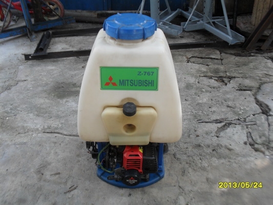 ขายเครื่องฉีดพ่นยาสะพานหลัง MITSUBISHI พร้อมสายและหัวฉีดน้ำ.