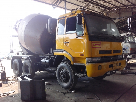 ขายรถโม่นิสสัน10ล้อ มีทะเบียน โม่ใหม่7คิว สภาพสวย ราคาถูก