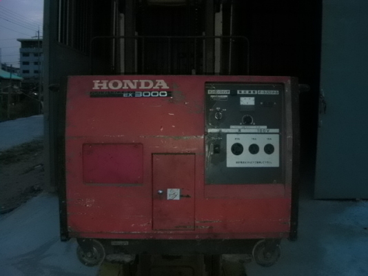 เครื่องปั่นไฟแบบEx3000เบ็นซิลขนาด2.7KVAเครื่องนอกแท้แบบตู้เก็บเสียงพร้อมใช้งานราคา13500บาท