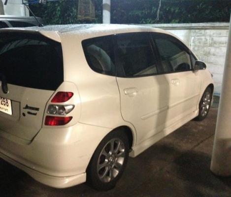 HONDA JAZZ COOL 1.5 i-VTEC (ตัว TOP) ปี2005 สีขาว HONDA JAZZ COOL 1.5 i-VTEC (ตัว TOP) ปี2005 สีขาว