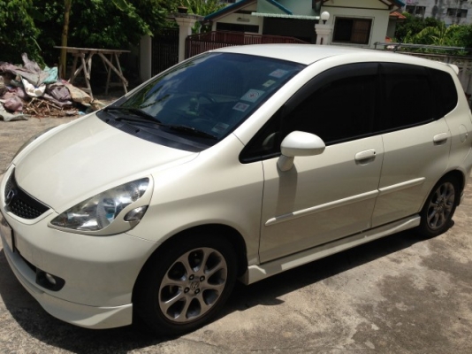 HONDA JAZZ COOL 1.5 i-VTEC (ตัว TOP) ปี2005 สีขาว HONDA JAZZ COOL 1.5 i-VTEC (ตัว TOP) ปี2005 สีขาว