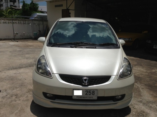 HONDA JAZZ COOL 1.5 i-VTEC (ตัว TOP) ปี2005 สีขาว HONDA JAZZ COOL 1.5 i-VTEC (ตัว TOP) ปี2005 สีขาว