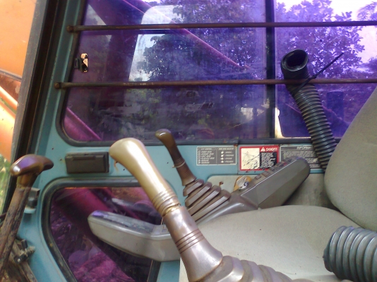 ขาย รถแบคโฮ HITACHI EX200-3 รถสวย พร้อมใช้งาน ขายเพราะไม่มีงาน.