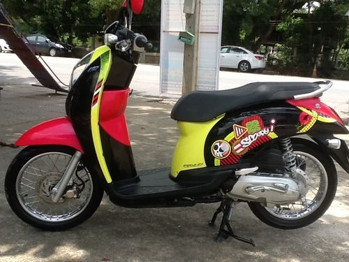 HONDA SCOOPY IลายVIVID GIRL รถปี2012วิ่ง3xxxโลสภาพเยี่ยมไมล์แท้ประกันศูนย์พร้อมใช้ต่อได้เลย