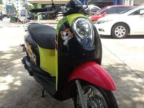 HONDA SCOOPY IลายVIVID GIRL รถปี2012วิ่ง3xxxโลสภาพเยี่ยมไมล์แท้ประกันศูนย์พร้อมใช้ต่อได้เลย