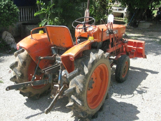 ขายด่วน Kubota L2000 + ใบดันหน้า 20 แรง สภาพพร้อมใช้