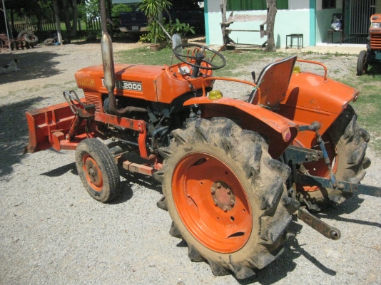 ขายด่วน Kubota L2000 + ใบดันหน้า 20 แรง สภาพพร้อมใช้