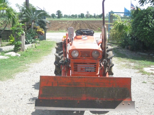ขายด่วน Kubota L2000 + ใบดันหน้า 20 แรง สภาพพร้อมใช้