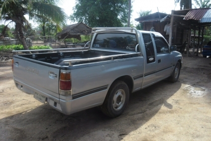 รถกระบะisuzuหน้าหนูสวยๆๆนะครับระบบไฟฟ้าเครื่อง2500ภายในสวยเอกสารทะเบียนพร้อมยางดีแอร์เย็น