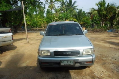 รถกระบะisuzuหน้าหนูสวยๆๆนะครับระบบไฟฟ้าเครื่อง2500ภายในสวยเอกสารทะเบียนพร้อมยางดีแอร์เย็น