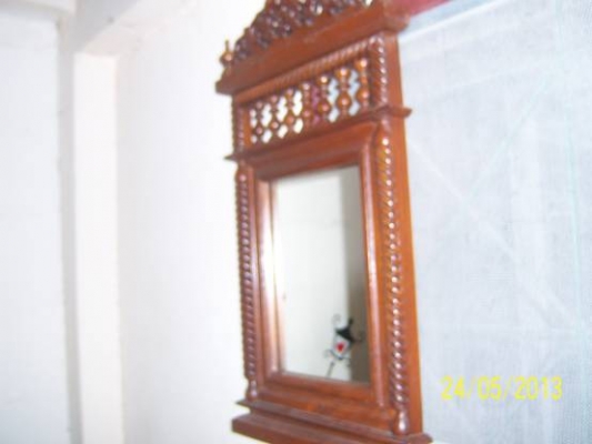 กระจกไม้สัก  ทรงไทย สวยๆครับ