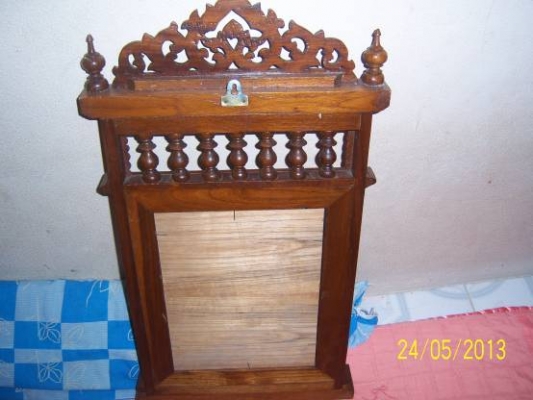 กระจกไม้สัก  ทรงไทย สวยๆครับ