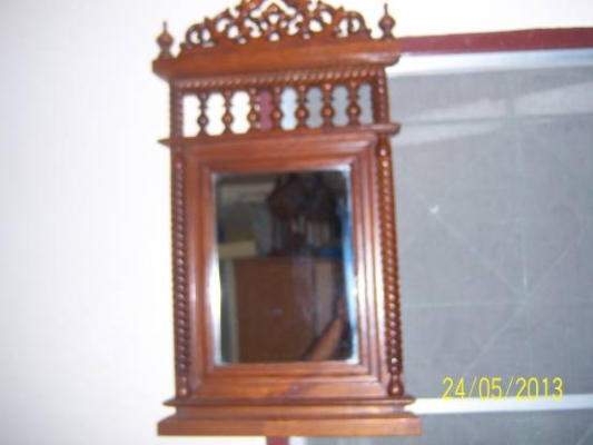 กระจกไม้สัก  ทรงไทย สวยๆครับ