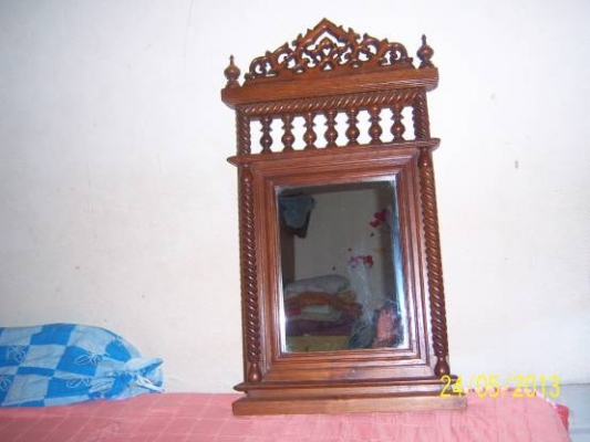 กระจกไม้สัก  ทรงไทย สวยๆครับ