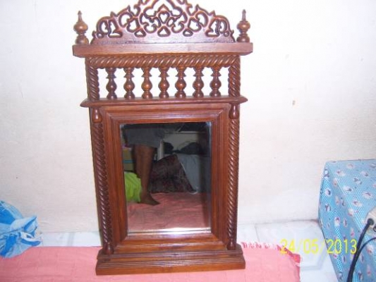 กระจกไม้สัก  ทรงไทย สวยๆครับ