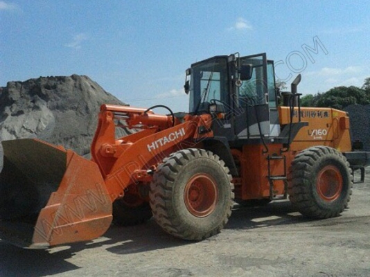 รถตักล้อยาง ยี่ห้อ HITACHI160-7