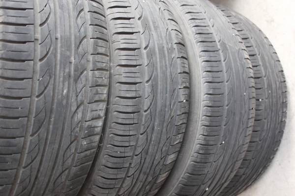 ขายยาง 215-60-16 1ชุด ปี11 ถูกๆ 4500.-
