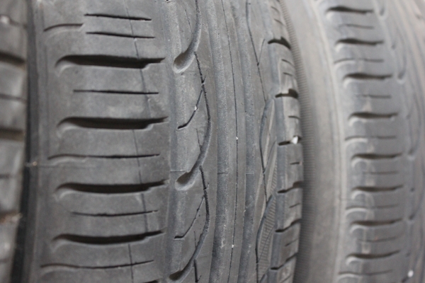 ขายยาง 215-60-16 1ชุด ปี11 ถูกๆ 4500.-