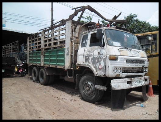 นิสสัน UD 2เพลาไม่ดั้ม