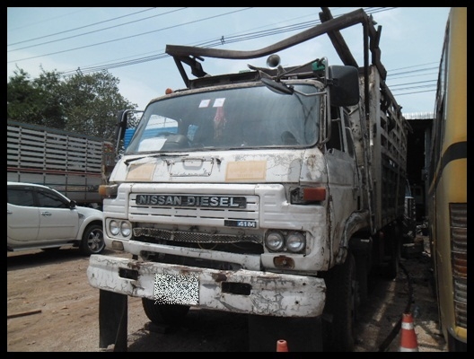 นิสสัน UD 2เพลาไม่ดั้ม