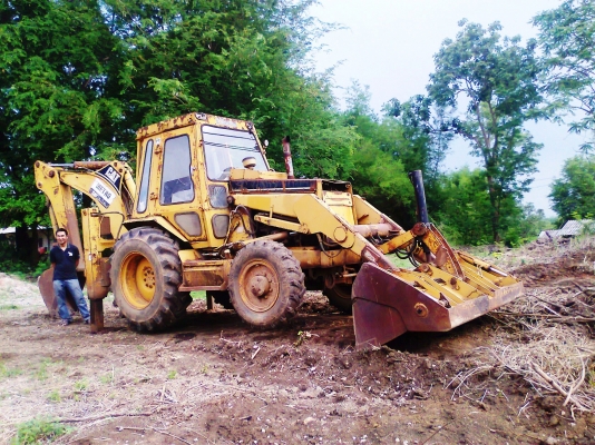 ขายด่วน..รถตักหน้าขุดหลัง CAT 428B รถสวย พร้อมใช้งาน มีแอร์เย็นฉ่ำ มีทะเบียน.