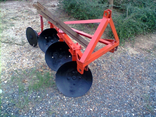 ขายผาน  3   ใบ 16 นิ้ว  ใช้กับรถไถ  15 - 24  แรง ครับ