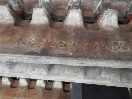 แทรคยาง สภาพ80\% .ใช้กับรถแบคโฮขนาดPC20 ขายถูก1คู่