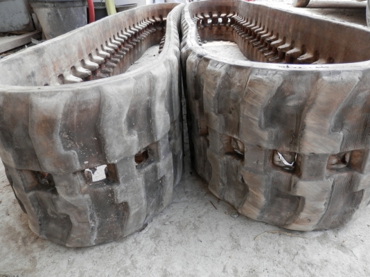 แทรคยาง สภาพ80\% .ใช้กับรถแบคโฮขนาดPC20 ขายถูก1คู่