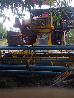 ขายรถเกี่ยวข้าว กระทิงเปลี่ยว พร้อมเทเลอร์ลาก 390000บาท