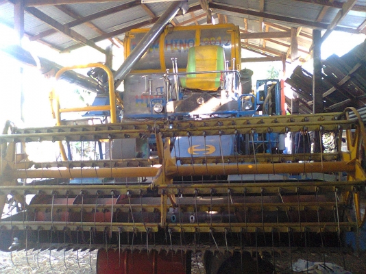 ขายรถเกี่ยวข้าวอุ้มสภาพดีพร้อมใช้ 550000บาท