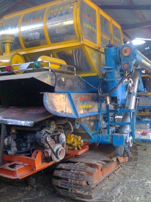 ขายรถเกี่ยวข้าวอุ้มสภาพดีพร้อมใช้ 550000บาท