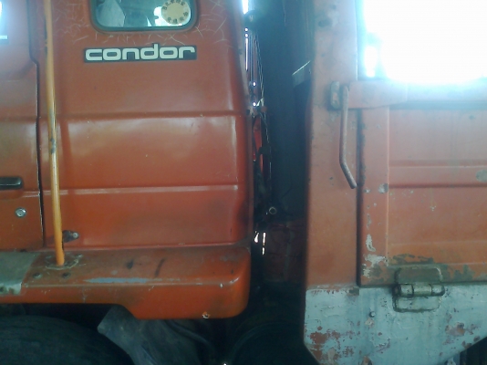 ขายรถหกล้อนิสสัน UD  180  แรง เดิมเป็นรถการไฟฟ้า แท้ห้าง