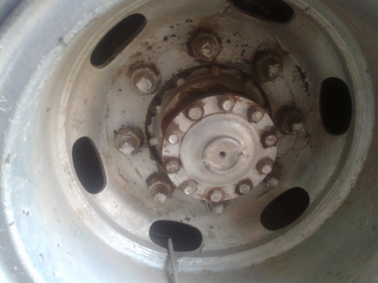 ขายรถหกล้อนิสสัน UD  180  แรง เดิมเป็นรถการไฟฟ้า แท้ห้าง