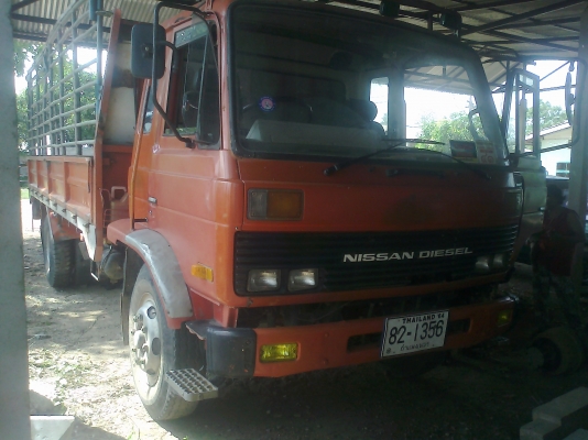 ขายรถหกล้อนิสสัน UD  180  แรง เดิมเป็นรถการไฟฟ้า แท้ห้าง