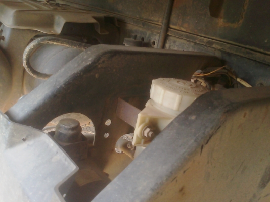 ขายรถหกล้อนิสสัน UD  180  แรง เดิมเป็นรถการไฟฟ้า แท้ห้าง