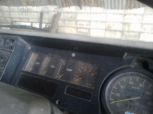 ขายรถหกล้อนิสสัน UD  180  แรง เดิมเป็นรถการไฟฟ้า แท้ห้าง