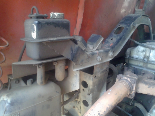 ขายรถหกล้อนิสสัน UD  180  แรง เดิมเป็นรถการไฟฟ้า แท้ห้าง