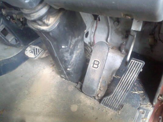 ขายรถหกล้อนิสสัน UD  180  แรง เดิมเป็นรถการไฟฟ้า แท้ห้าง