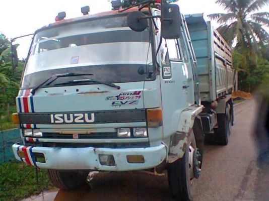 รถอิซูซุ 10 ล้อดั้ม FVZ 195 แรงม้า  สนใจติดต่อ 081 - 6079515