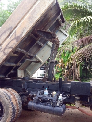 รถอิซูซุ 6 ล้อดั้ม FTR 195 แรงม้า  สนใจติดต่อ 081 - 6079515