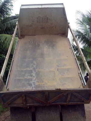 รถอิซูซุ 6 ล้อดั้ม FTR 195 แรงม้า  สนใจติดต่อ 081 - 6079515