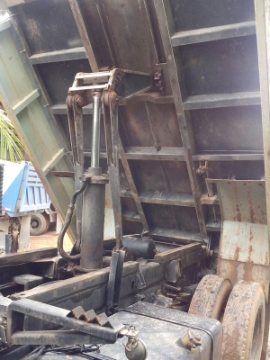 รถอิซูซุ 6 ล้อดั้ม FTR 195 แรงม้า  สนใจติดต่อ 081 - 6079515