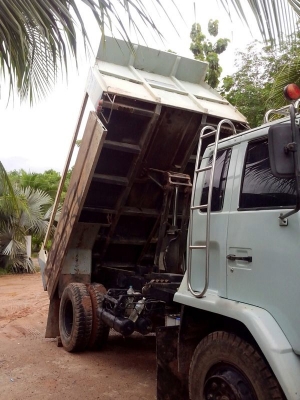 รถอิซูซุ 6 ล้อดั้ม FTR 195 แรงม้า  สนใจติดต่อ 081 - 6079515