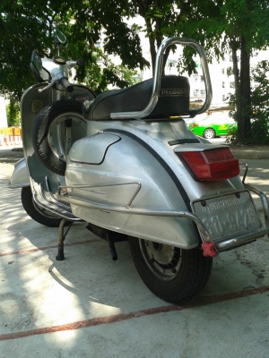 ขาย2คัน .. vespa px150 เเละ sprintเหลี่ยม รถคนเเก่ เดิมๆ บางๆ ทะเบียนเเท้พร้อมโอนทั้ง2คัน (รูปเยอะ)